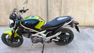 Suzuki Gladius Naked Negra/Verde