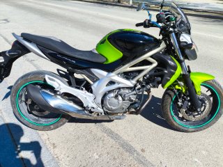 Suzuki Gladius Naked Negra/Verde