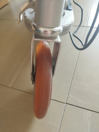 Patinete Eléctrico Amarillo. Leer anuncio