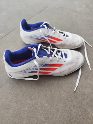 Zapatos de fútbol sala Adidas blancos