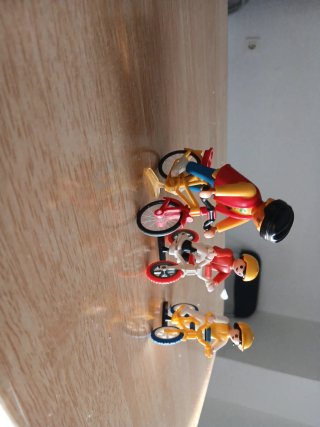 Lote 3 figuras Playmobil bici (2 niños, 1 adulto)