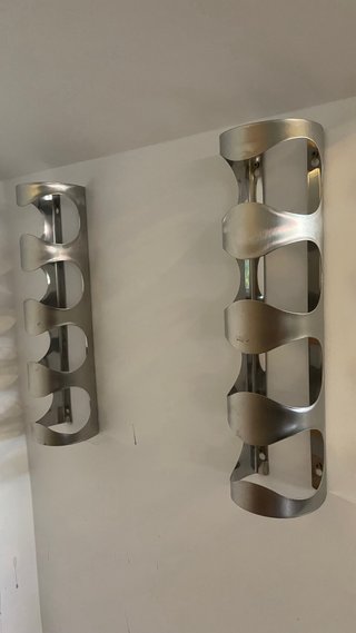 Botelleros metálicos de pared