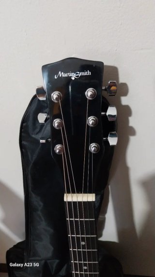 Chitarra acustica  Smith ancora con pellicola