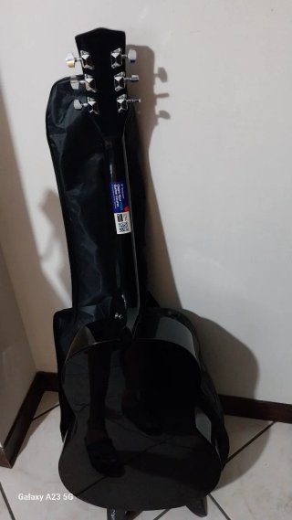 Chitarra acustica  Smith ancora con pellicola