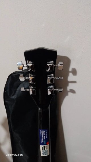 Chitarra acustica  Smith ancora con pellicola