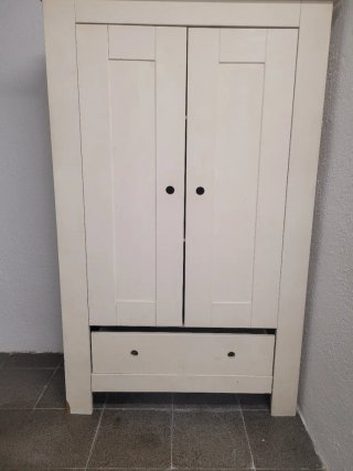 Armario blanco de madera