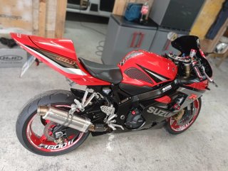 Suzuki GSX Sportbike Roja y Negra