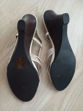 Sandalias de piel beige y plateadas T.36