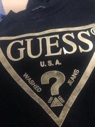 Sudadera Guess Negra Logo Dorado Talla XS