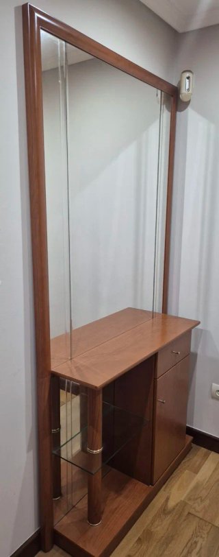 Mueble recibidor con espejo y cristal