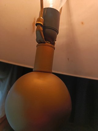 Precio negociable ,Lámpara de mesa estilo Brutalis
