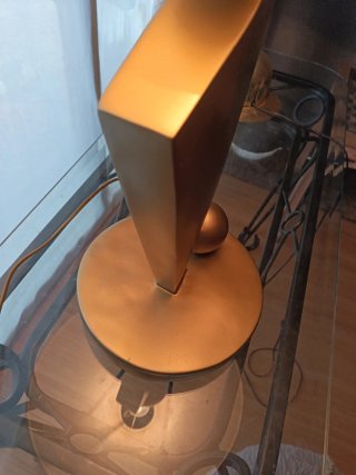 Precio negociable ,Lámpara de mesa estilo Brutalis