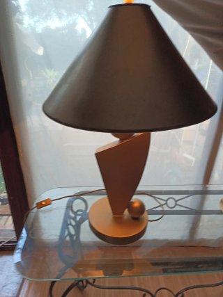 Precio negociable ,Lámpara de mesa estilo Brutalis