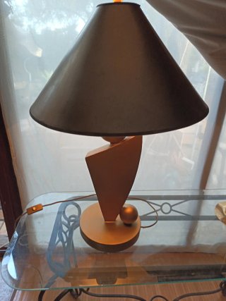 Precio negociable ,Lámpara de mesa estilo Brutalis