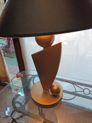 Precio negociable ,Lámpara de mesa estilo Brutalis