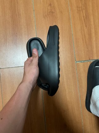 Chanclas negras cómodas