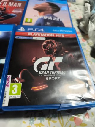 Lote Juegos PS4: Spider-Man, FIFA 19, FIFA 22