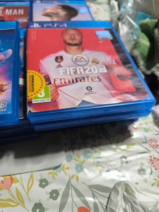 Lote Juegos PS4: Spider-Man, FIFA 19, FIFA 22