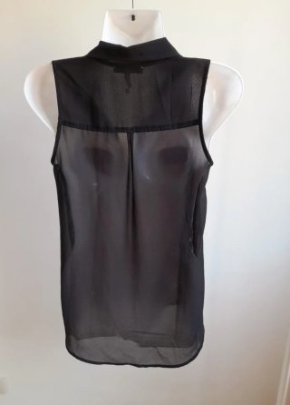 Camisa sin mangas floral negra y roja