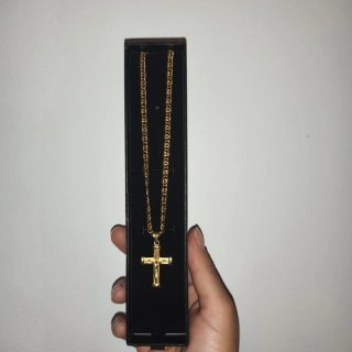 Cadena y Colgante Cruz Oro 18k.