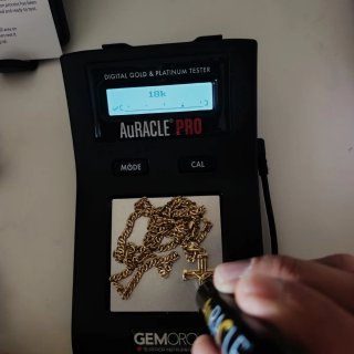 Cadena y Colgante Cruz Oro 18k.