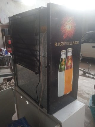 Nevera expositora Schweppes