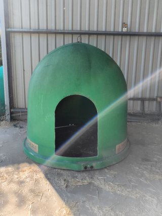 Contenedores reciclados tipo iglú verdes