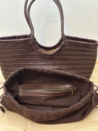Bolso de piel trenzado marrón oscuro