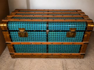Baúl antiguo madera y metal