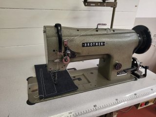 Máquina de coser Brother triple arrastre
