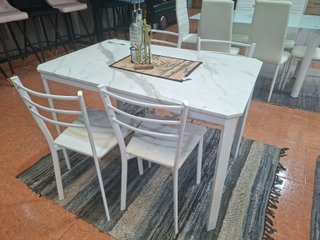 Mesa y 4 Sillas Comedor Cocina