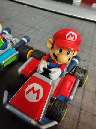Coche Scalextric Mario Kart - Mario y Yoshi