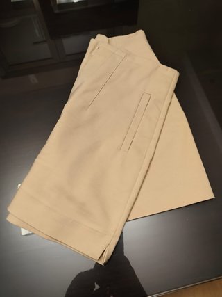 Bermuda Stradivarius Talla 38 Beige