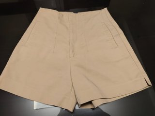 Bermuda Stradivarius Talla 38 Beige