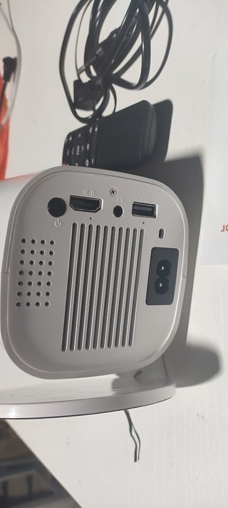 Proyector Portátil Blanco con Android