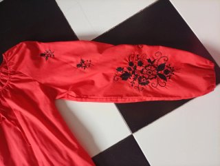 Blusa Roja Bordada
