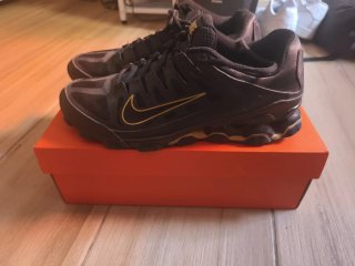 Zapatillas Nike Reax Negras y Doradas