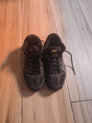 Zapatillas Nike Reax Negras y Doradas