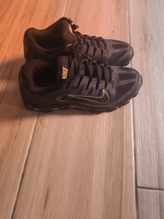 Zapatillas Nike Reax Negras y Doradas