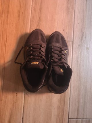 Zapatillas Nike Reax Negras y Doradas