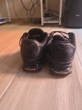 Zapatillas Nike Reax Negras y Doradas