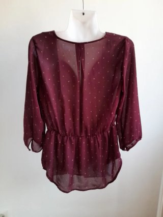 Blusa cruzada burdeos con estampado dorado