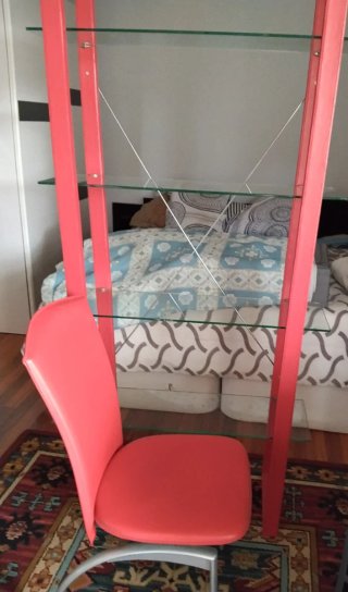 Estantería Moderna Roja Cristal - Metal y silla