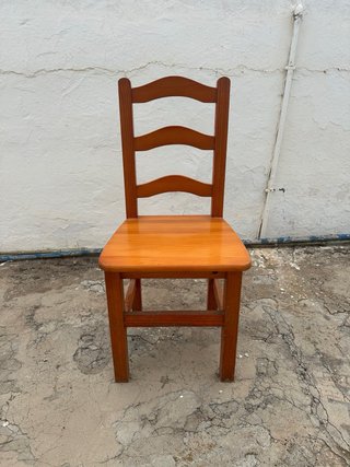Juego de 4 sillas de madera / wooden chairs