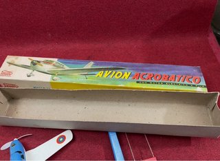 Antiguo avión acrobático de juguetes Paya
