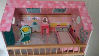 Casa de muñecas de madera