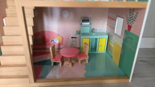 Casa de muñecas de madera