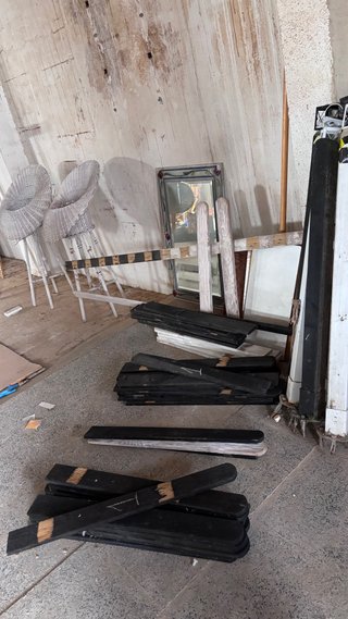 Vallas de madera blancas y negras