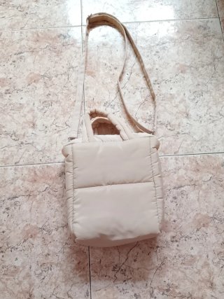Bolso Stradivarius Beige Acolchado