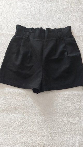 Conjunto camiseta lunares y shorts negros